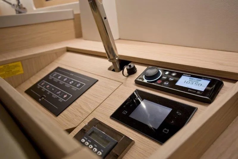 Oceanis 51.1 — photo 28