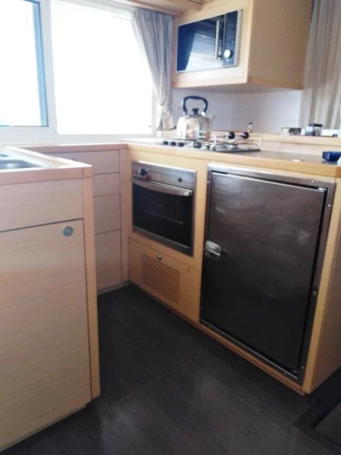 Lagoon 450 Flybridge (CELENA B)  - 1