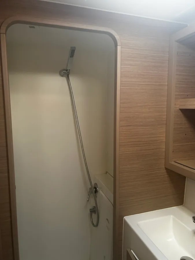 Lagoon 42 — photo 3