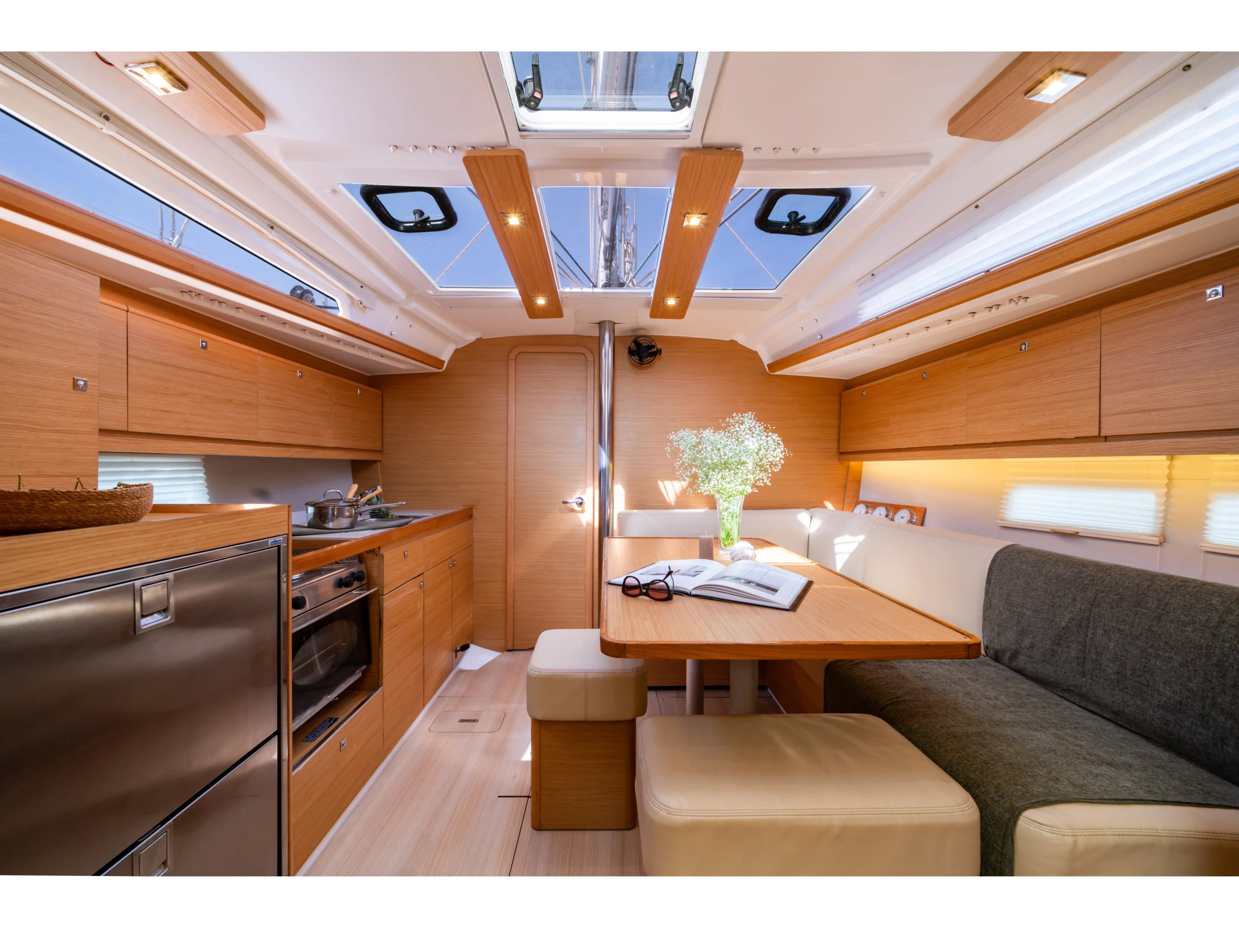 Dufour 390 Grand Large (ARTEMIS) Interior image - 11