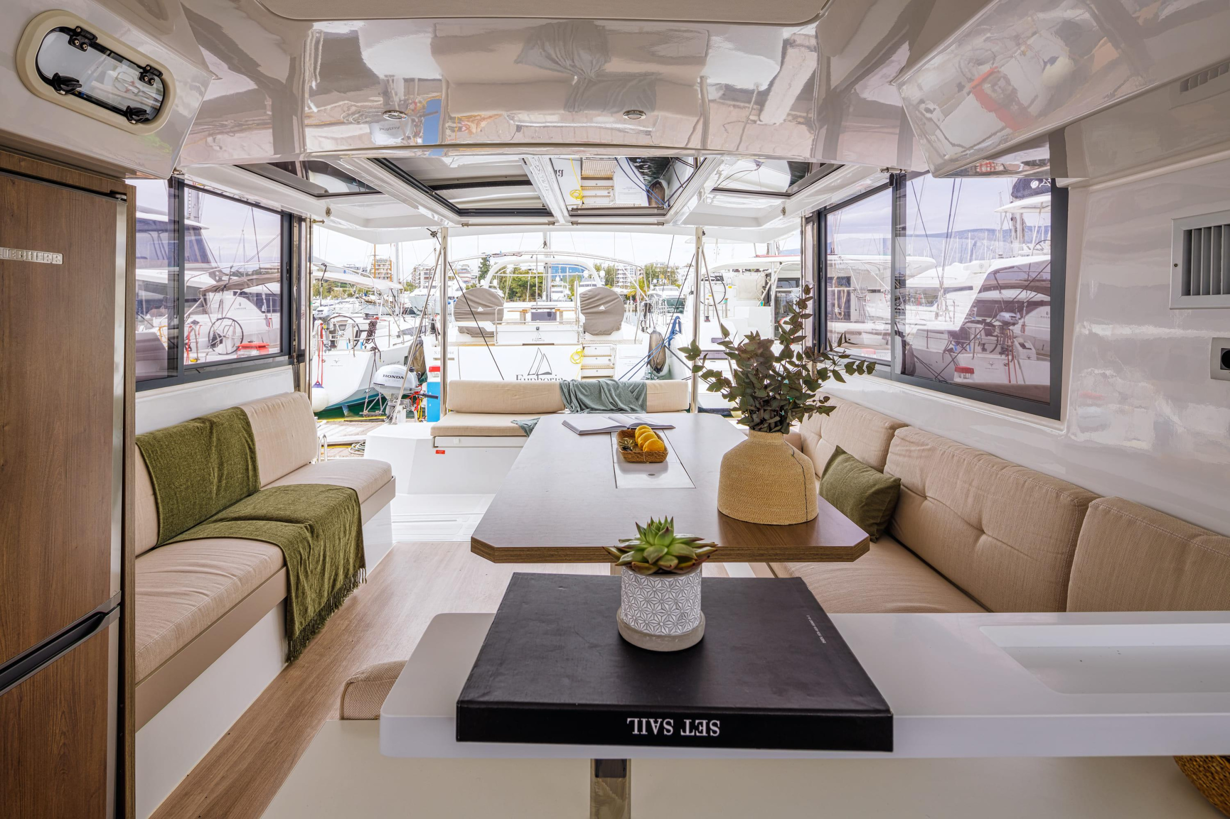 Photo #10 - Bali Catspace (SOLE MIO) in Athens - 25133
