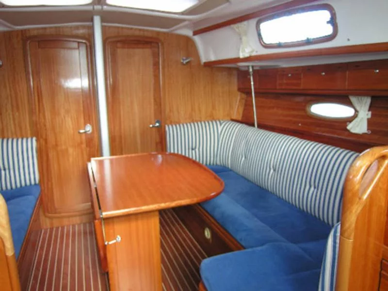 Bavaria 37 Cruiser (Mio) Interior image - 3