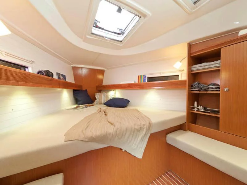 Bavaria Cruiser 36 (Kathy Cool)  - 7
