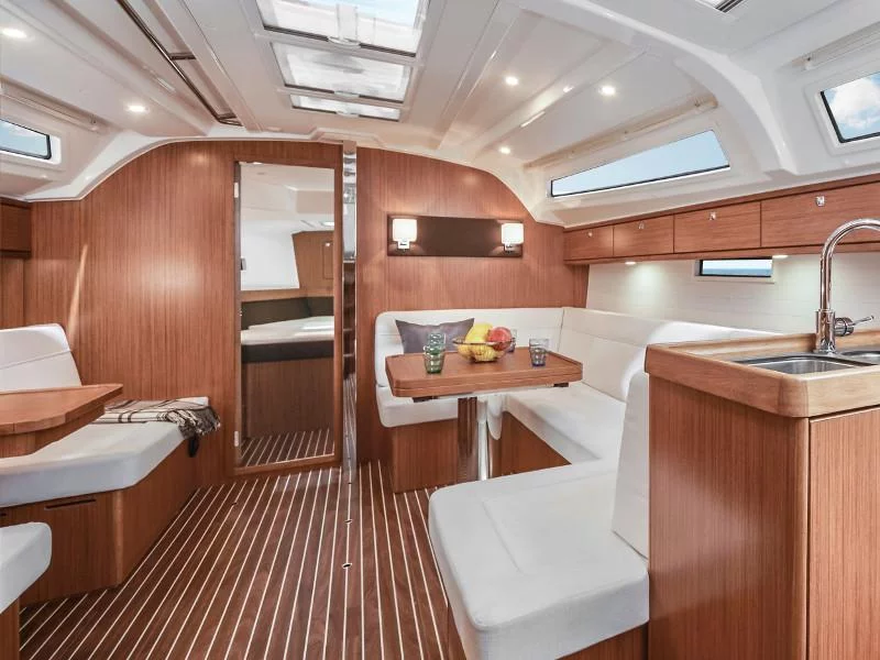 Bavaria Cruiser 41 (Luna II) Interior image - 1