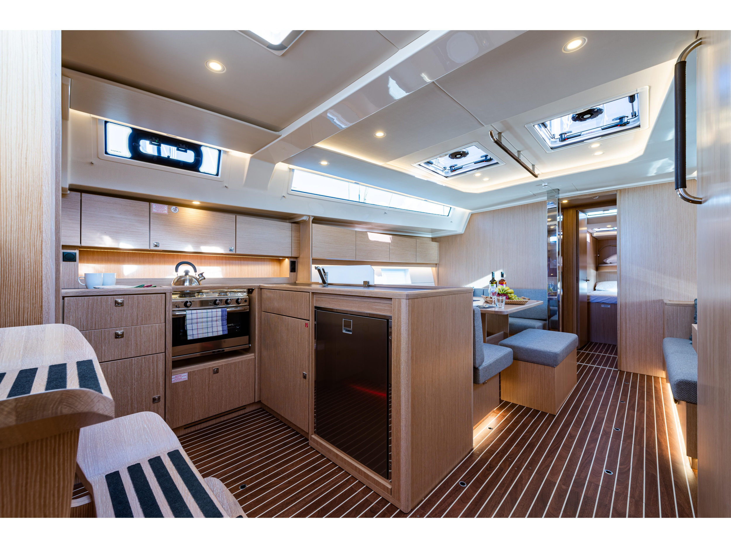 Bavaria C45 — photo 7