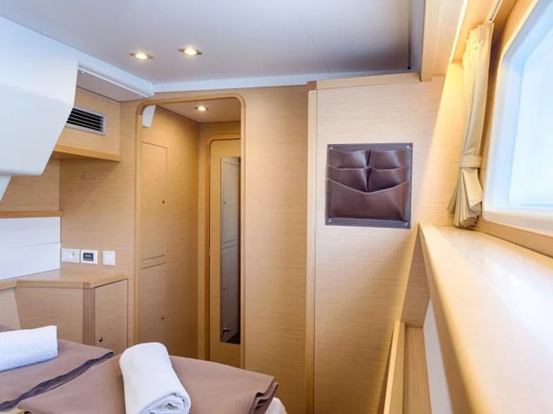Lagoon 450 F Luxury (BLUE BERRY)  - 1