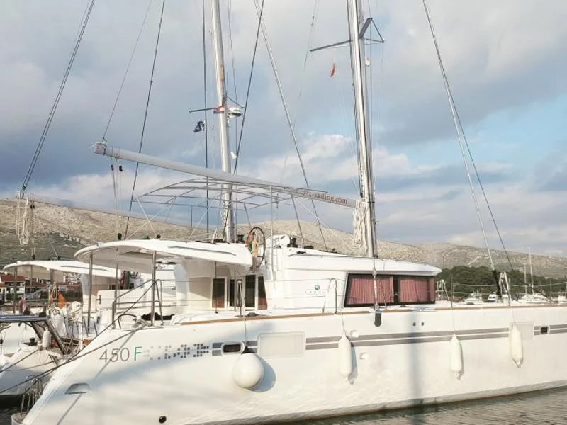 Lagoon 450 F Luxury (BRIGHT MOON)  - 1