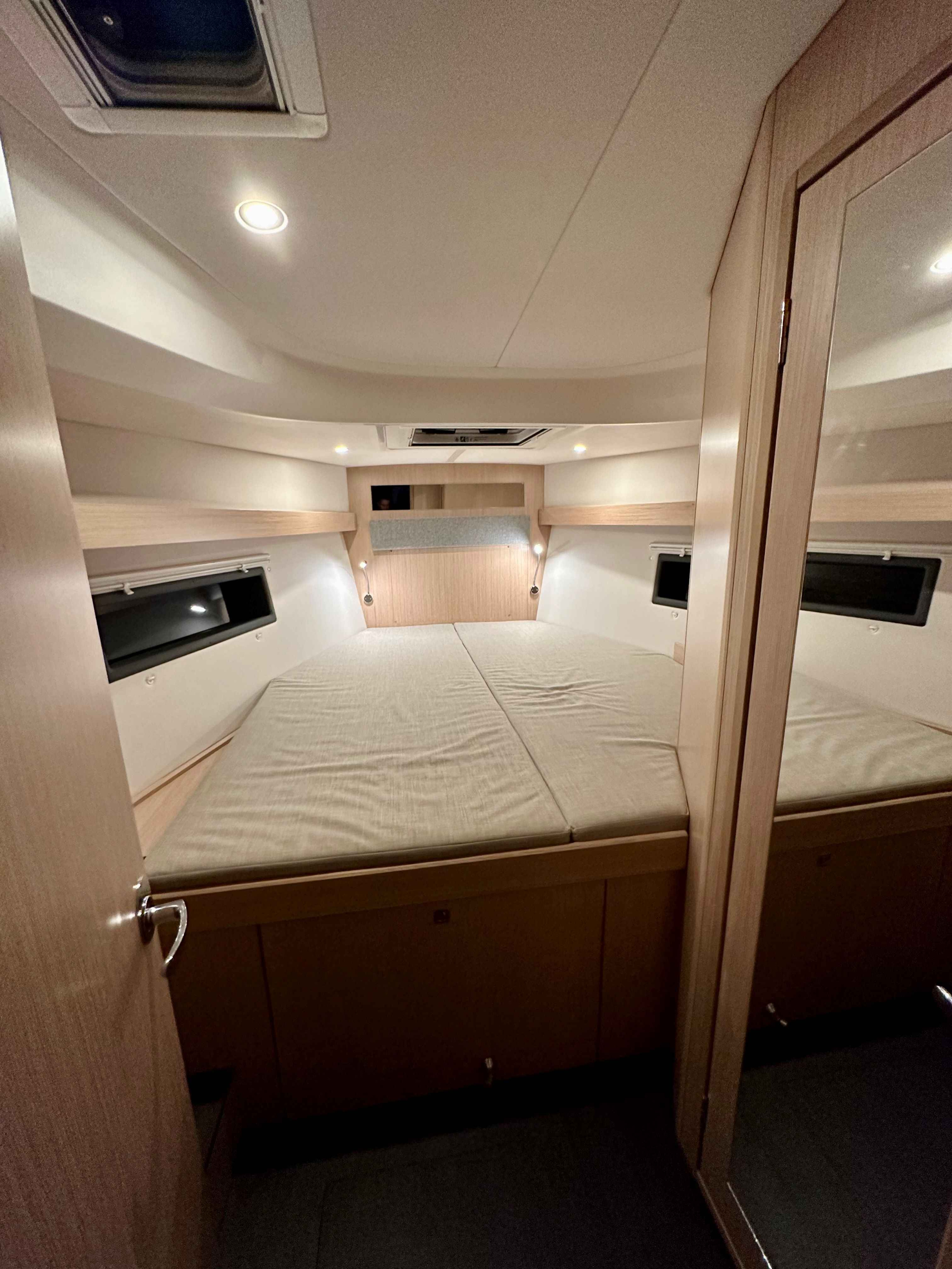 Bavaria C42 — photo 25