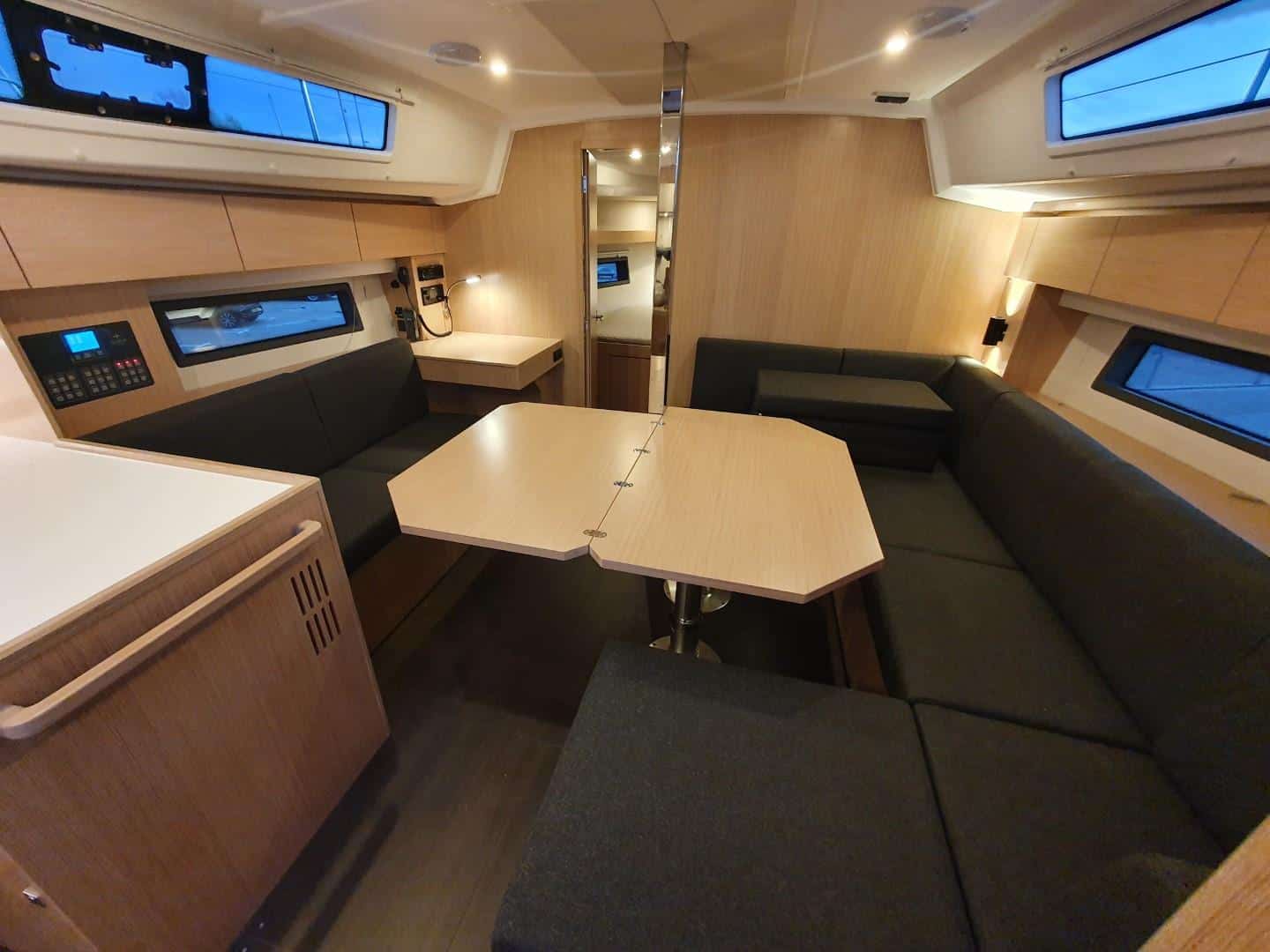 Bavaria C42 — photo 8
