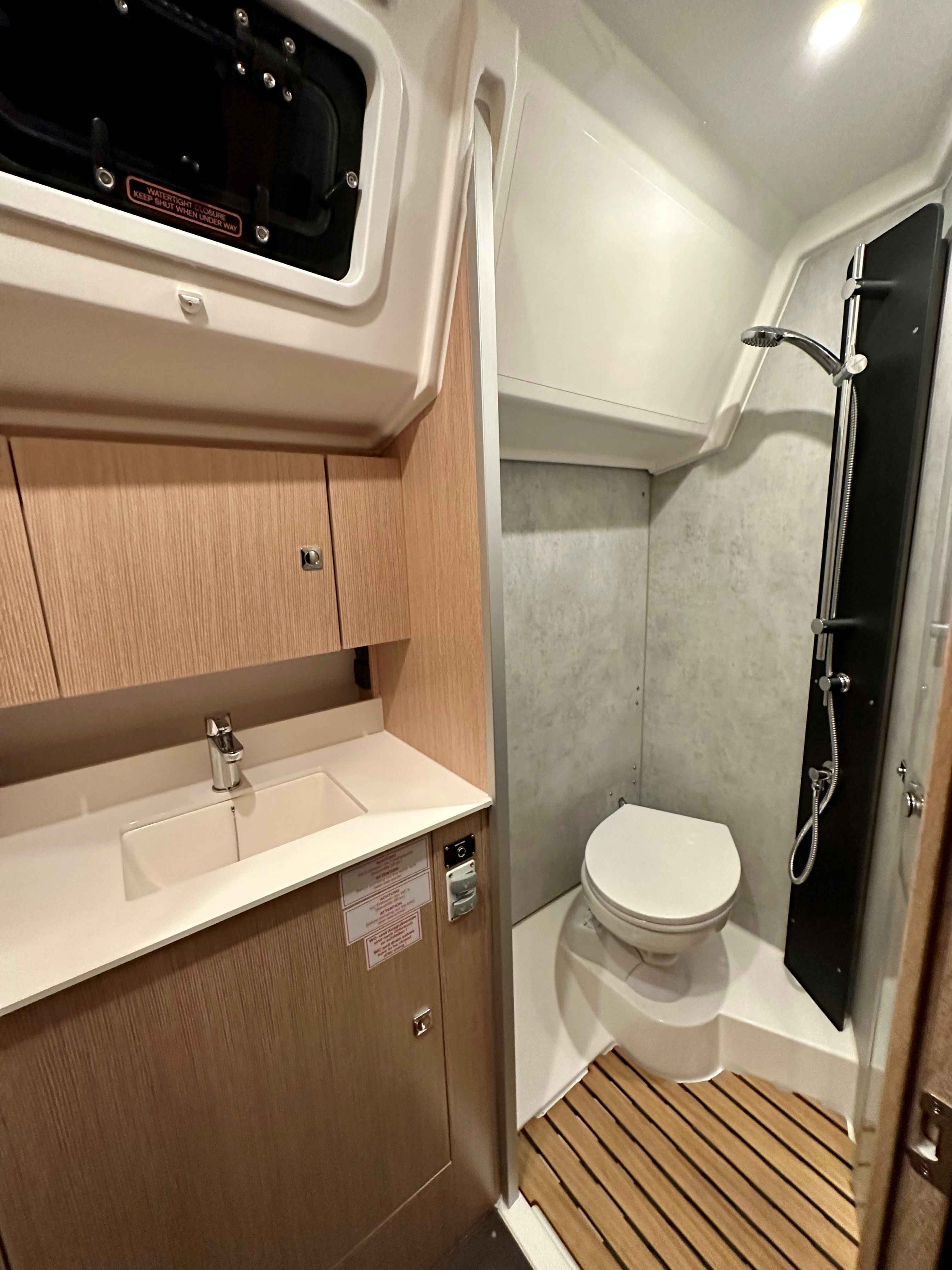 Bavaria C42 — photo 6