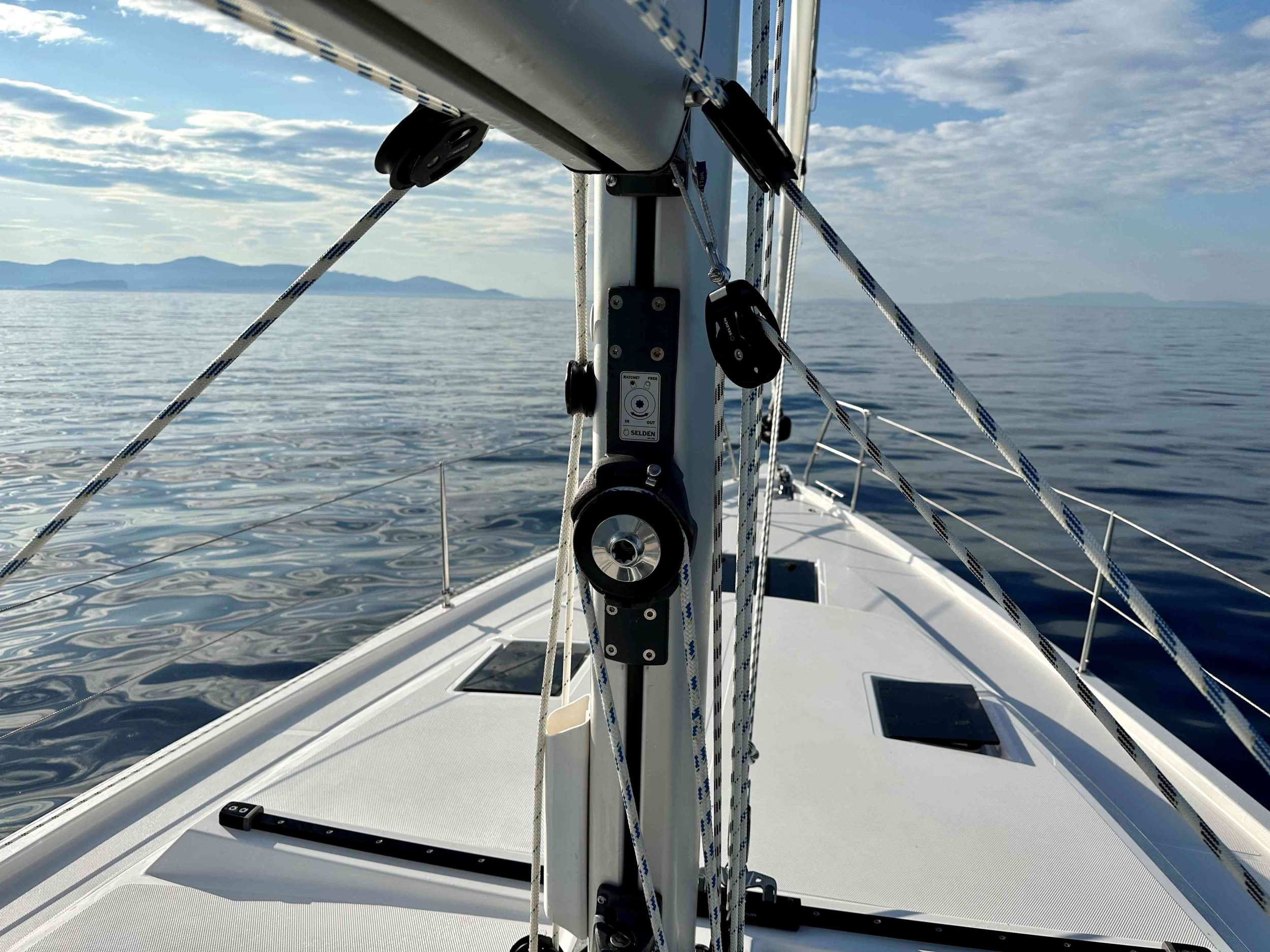 Bavaria C42 — photo 11