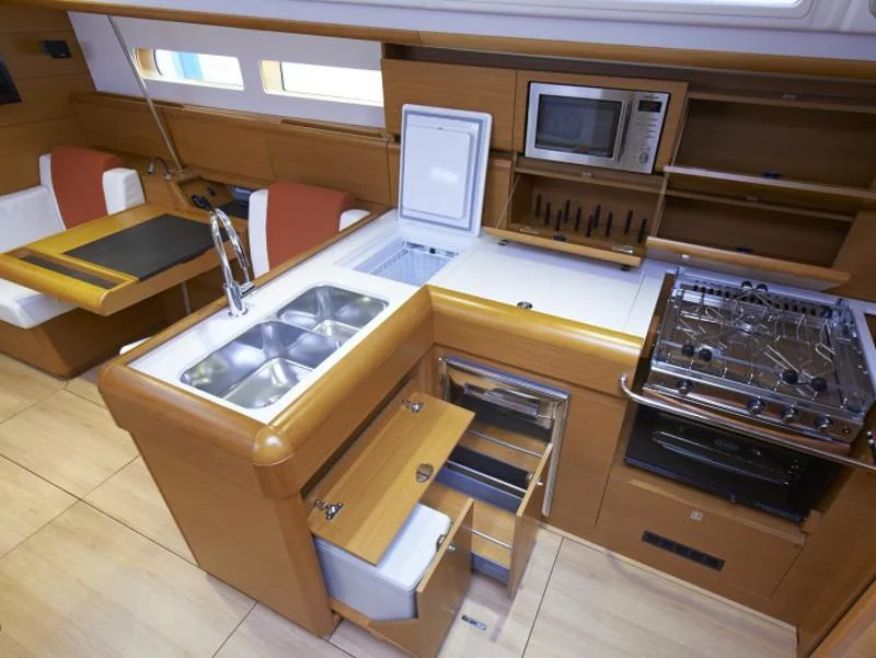 Sun Odyssey 469 ()  - 10