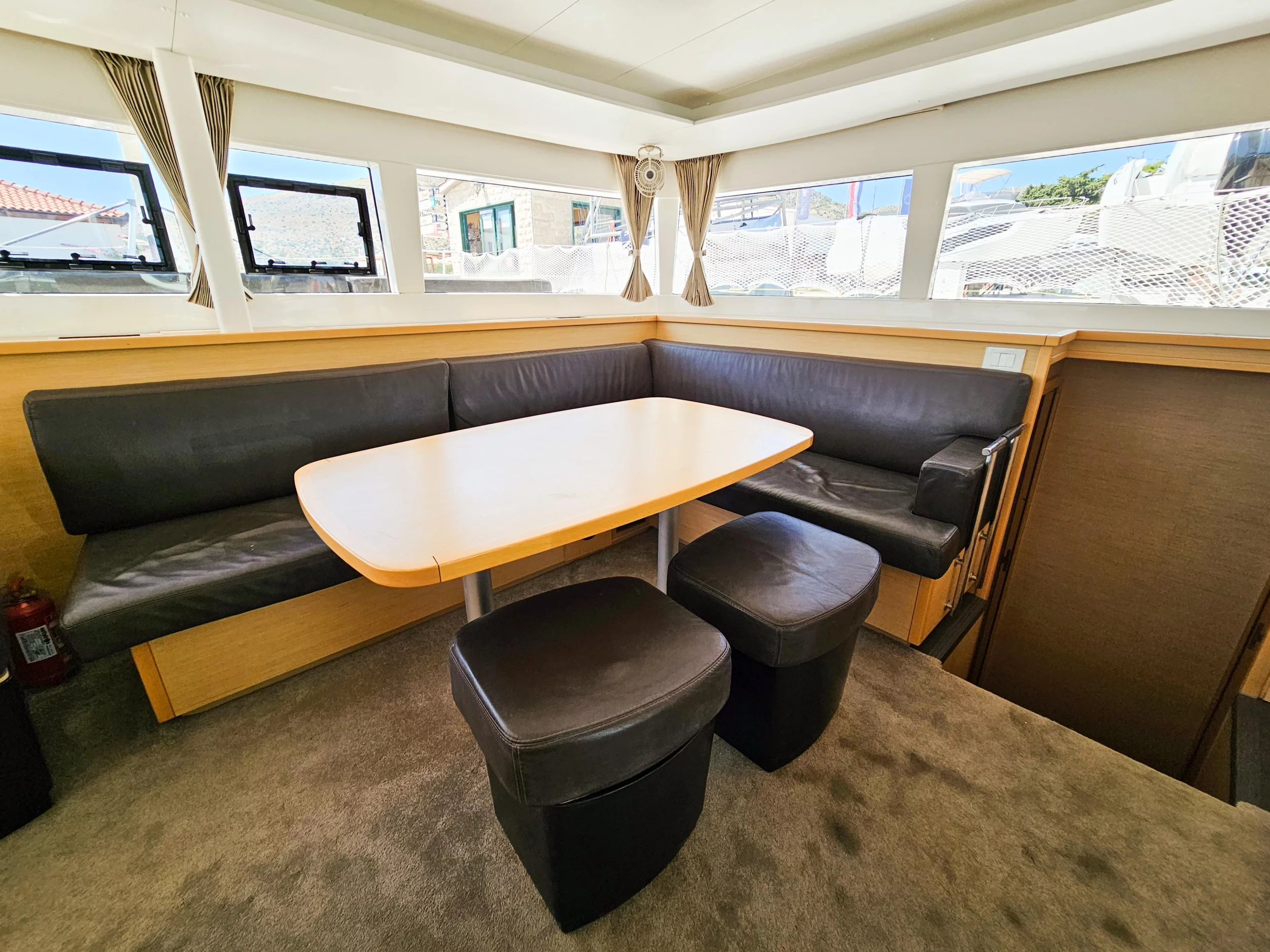 Lagoon 450 Fly (BAROS) Interior image - 13
