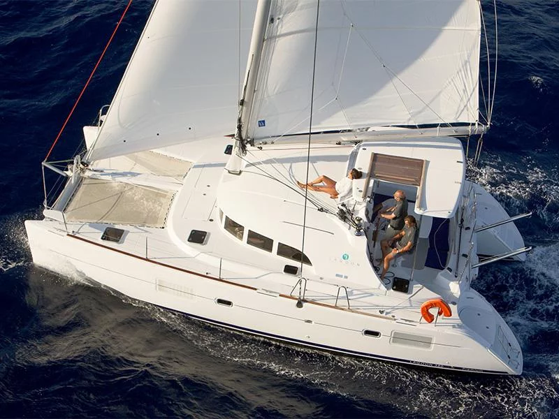 Lagoon 380 (Grey pearl) Main image - 0