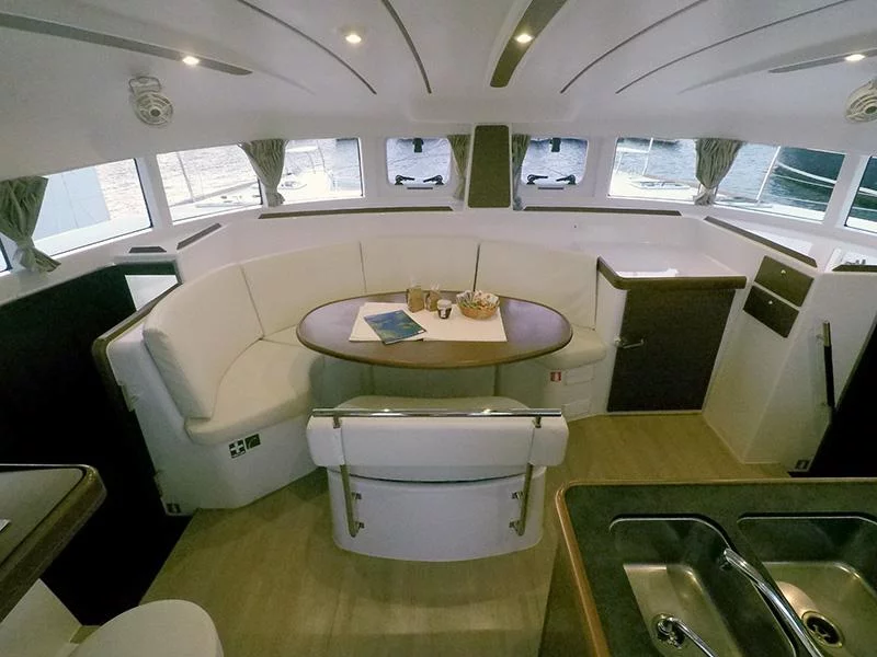 Lagoon 380 (Grey pearl) Interior image - 13