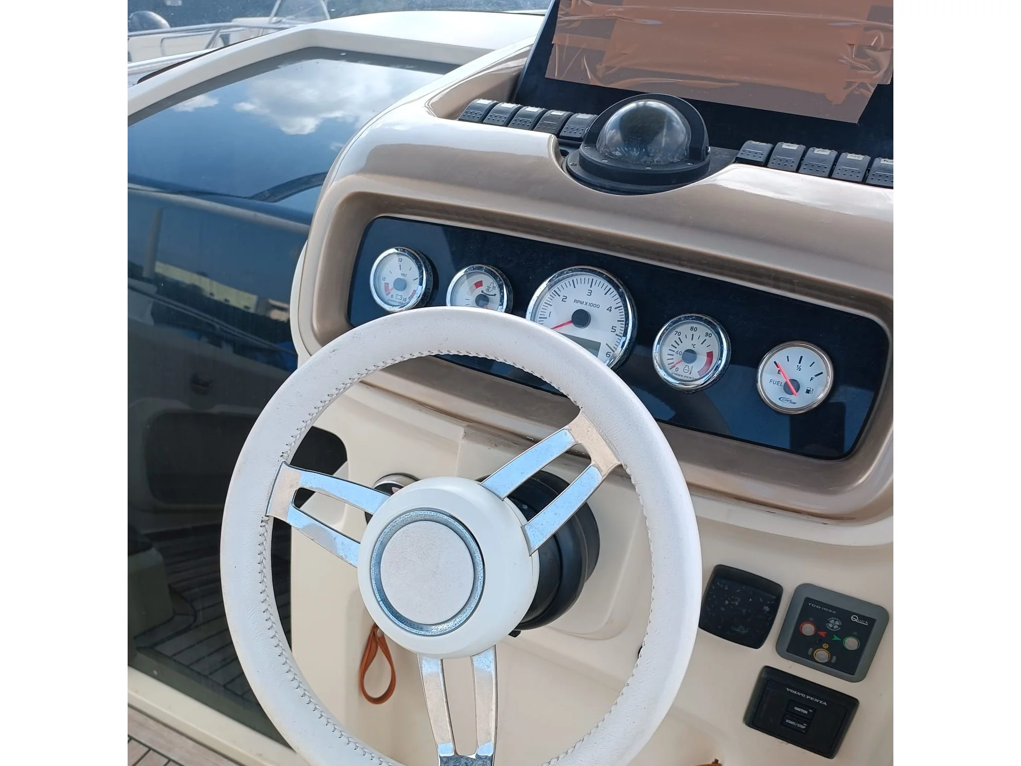 Invictus 280 GT (Invictus) Interior image - 3