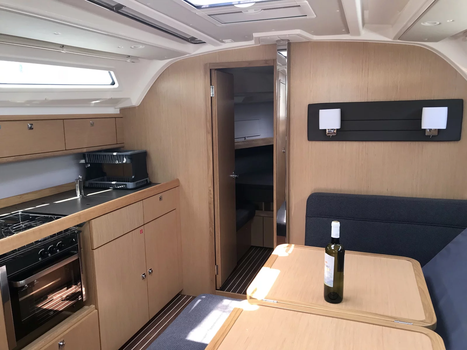 Bavaria Cruiser 41 (Leonidas) Interior image - 10