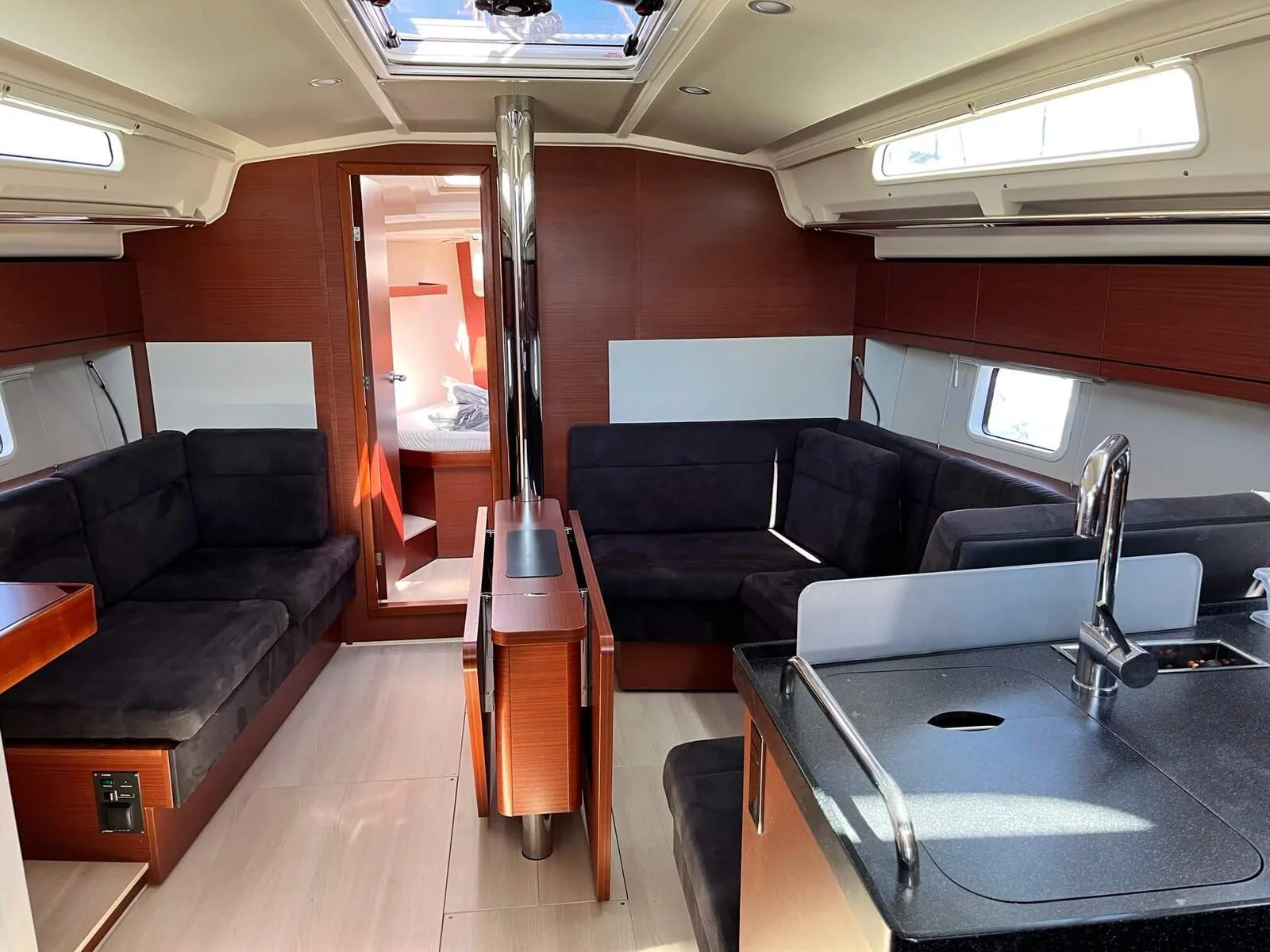 Hanse 418 (Shrimp) Interior image - 3