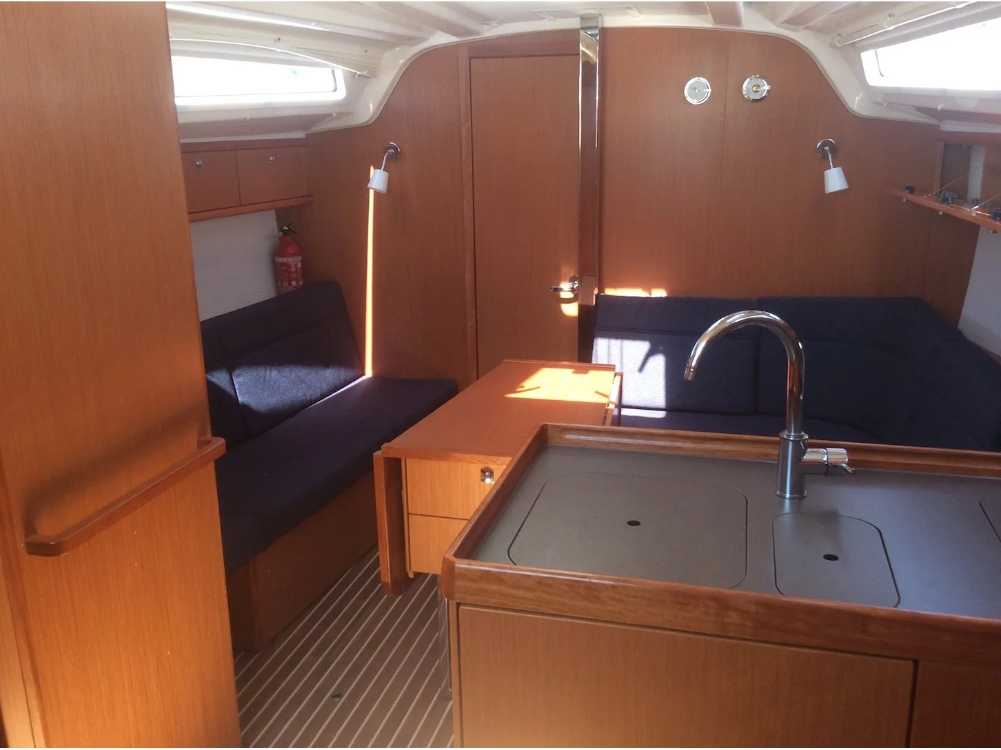Bavaria Cr 37 (Elnath) Interior image - 3