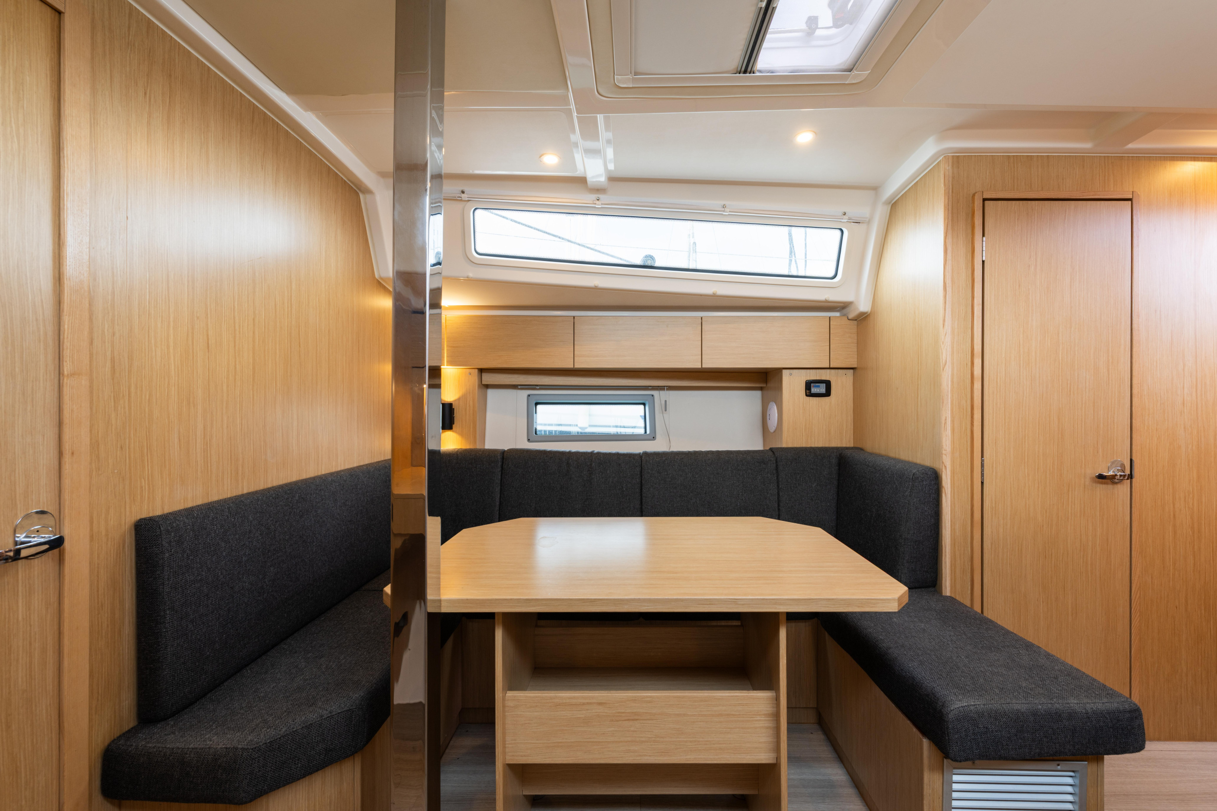 Bavaria C38 — photo 3