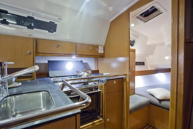 Bavaria 36 Cruiser (Mystic)  - 14