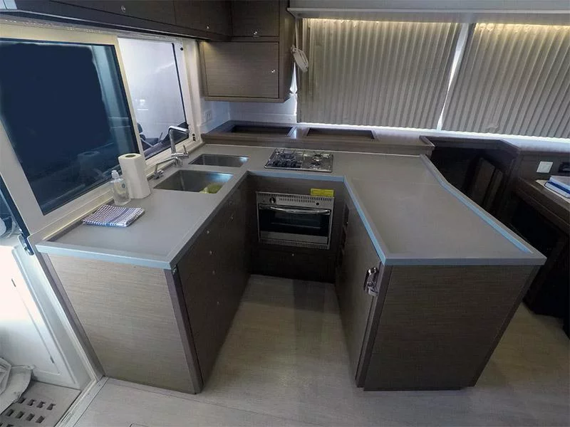 Lagoon 450 (Zuzo 2) Lagoon 450F - 15