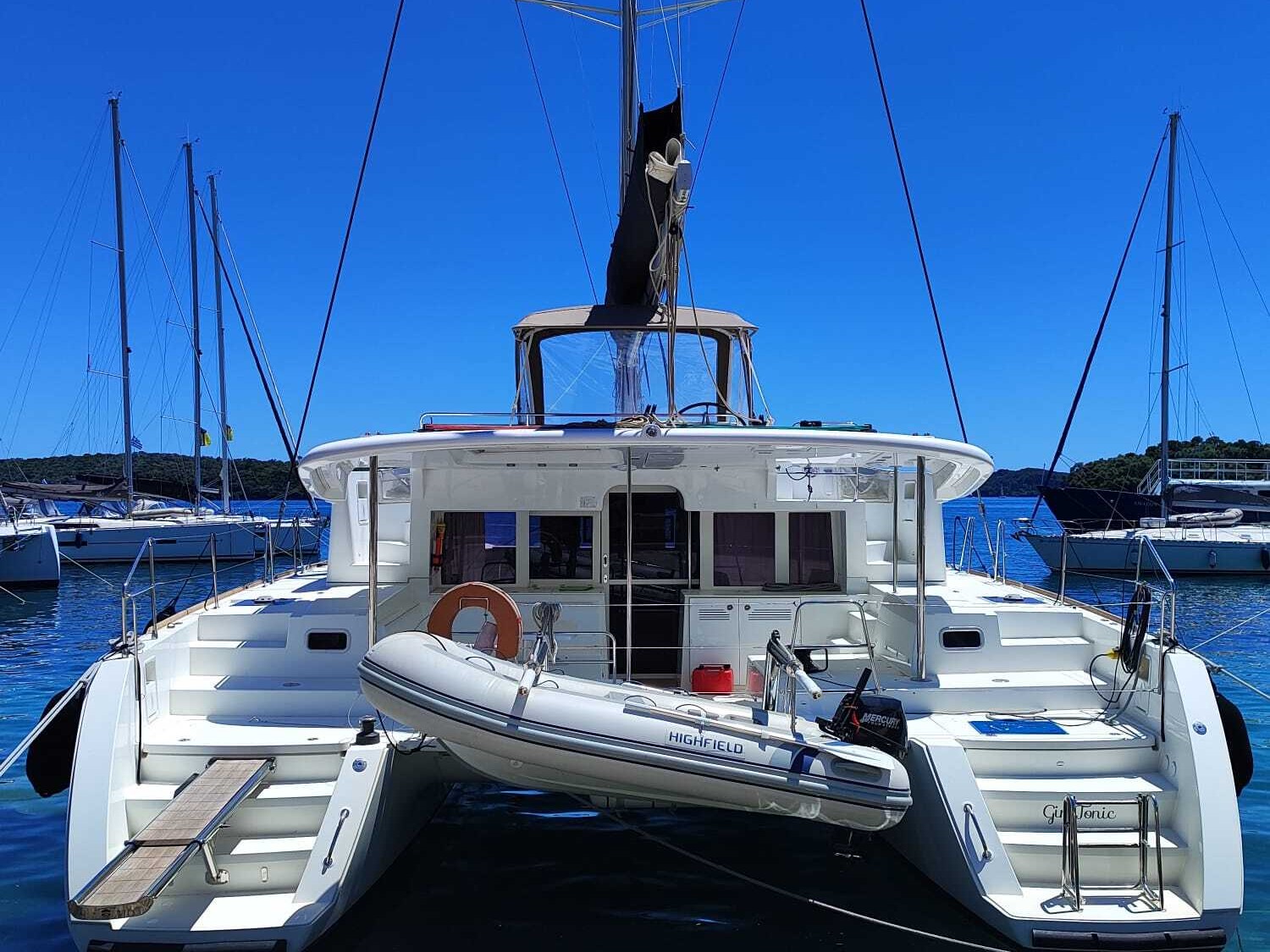 Lagoon 450 Fly — photo 1