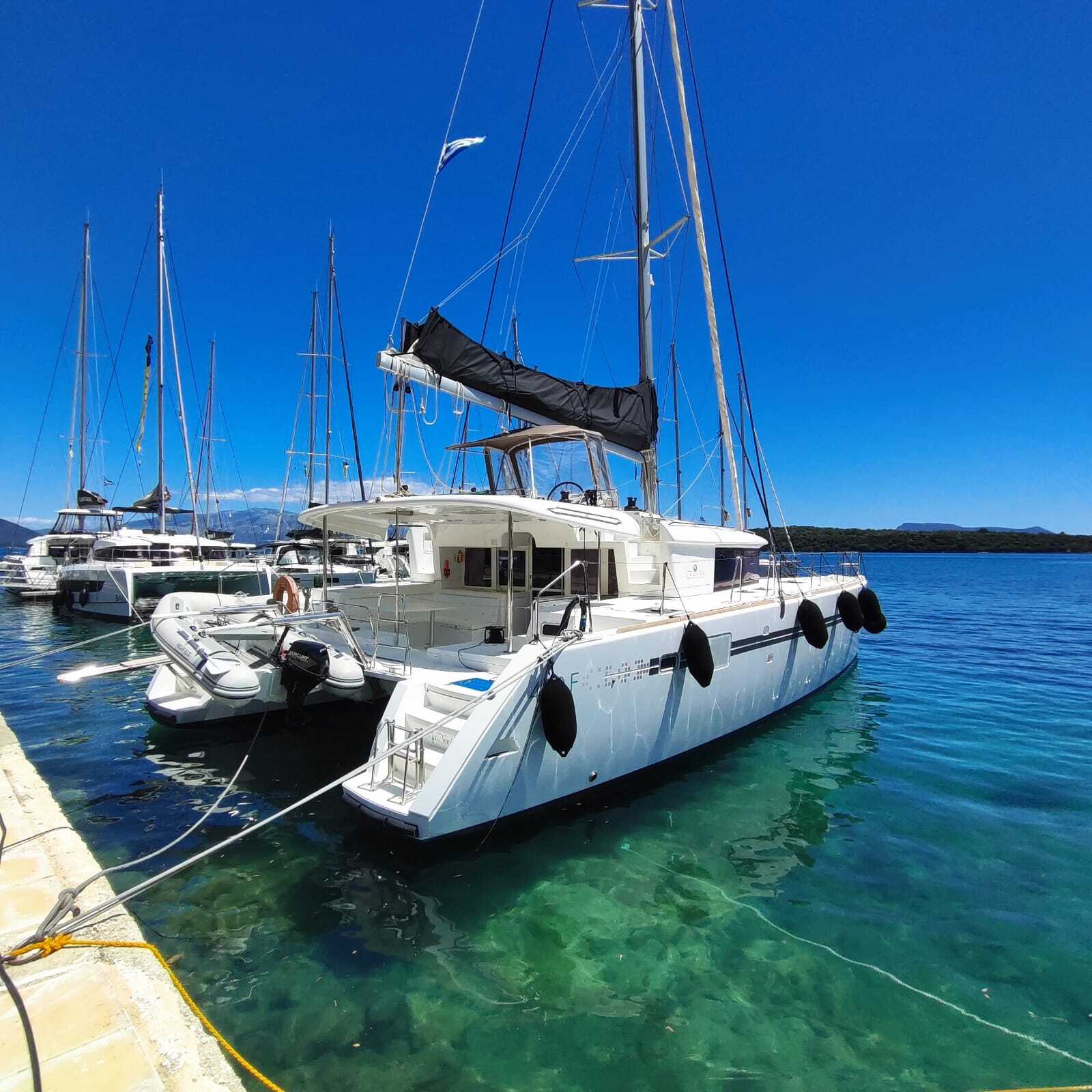 Lagoon 450 Fly — photo 2