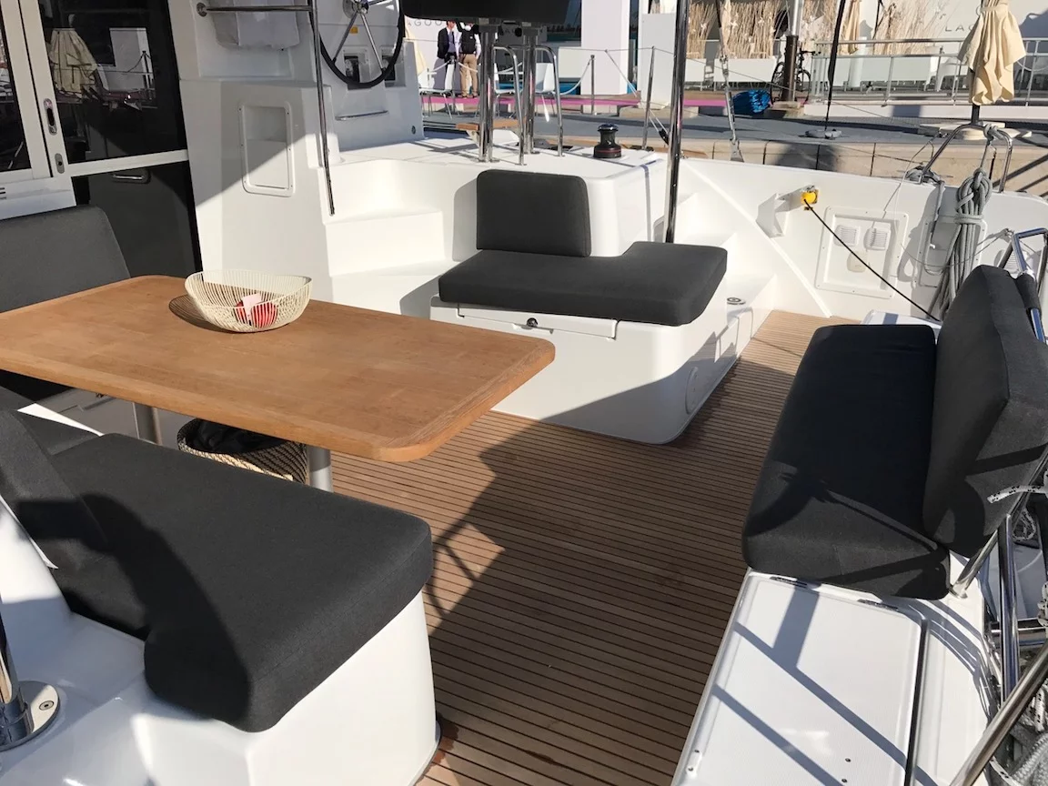 Lagoon 40 (3 cab) (Saudade (Watermaker))  - 11