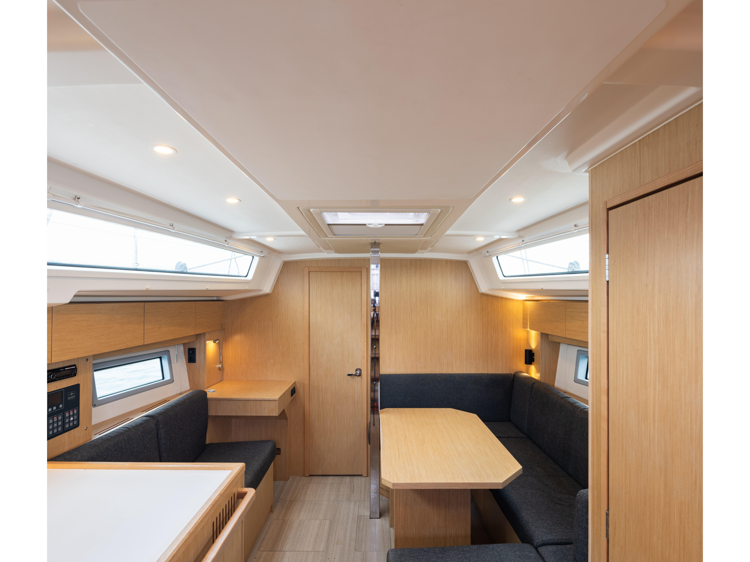 Bavaria C38 — photo 11