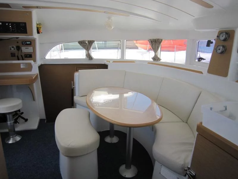 Lagoon 380 (ThunderCat) Interior image - 2