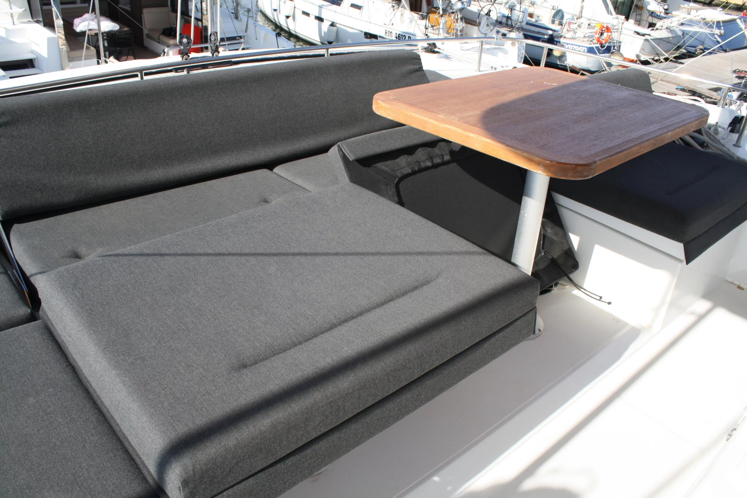 Lagoon 52F (Cala Luna)  - 18