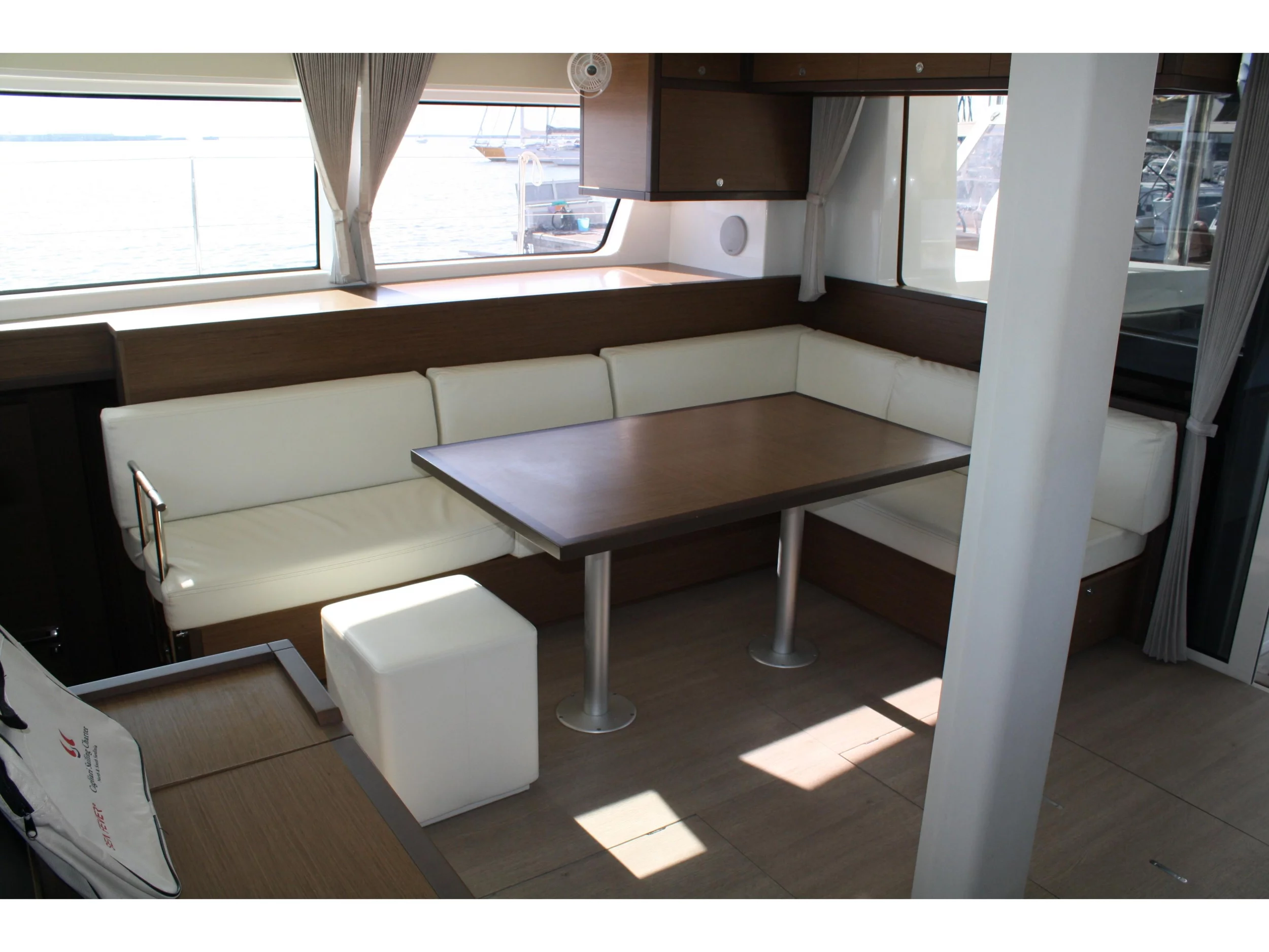 Lagoon 52F (Cala Luna) Interior image - 4