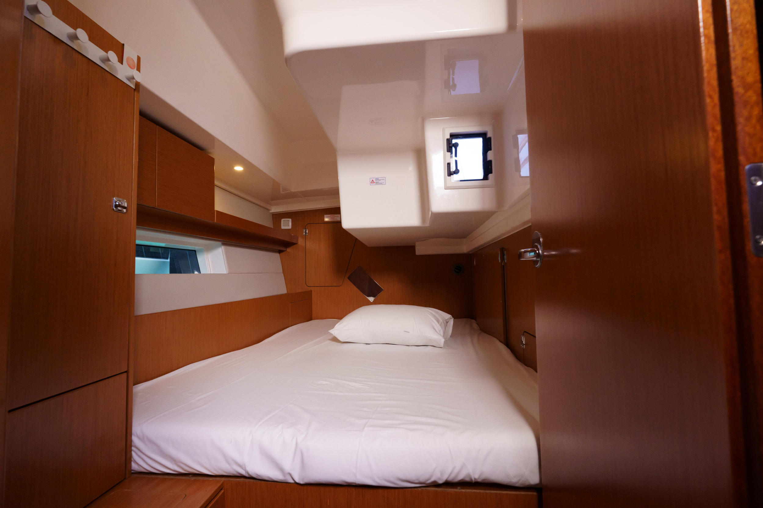 Bavaria C45 — photo 6