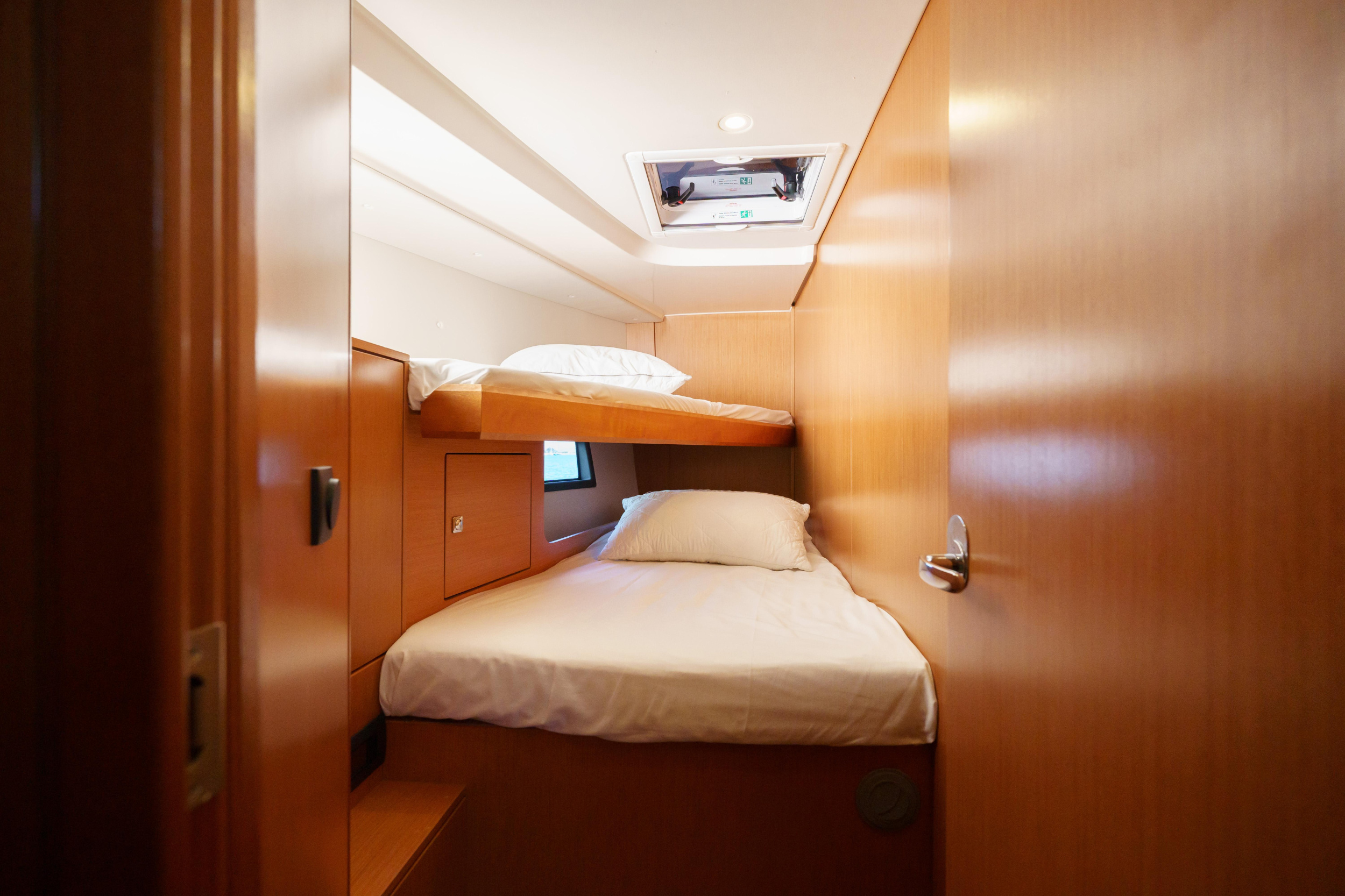 Bavaria C45 — photo 25