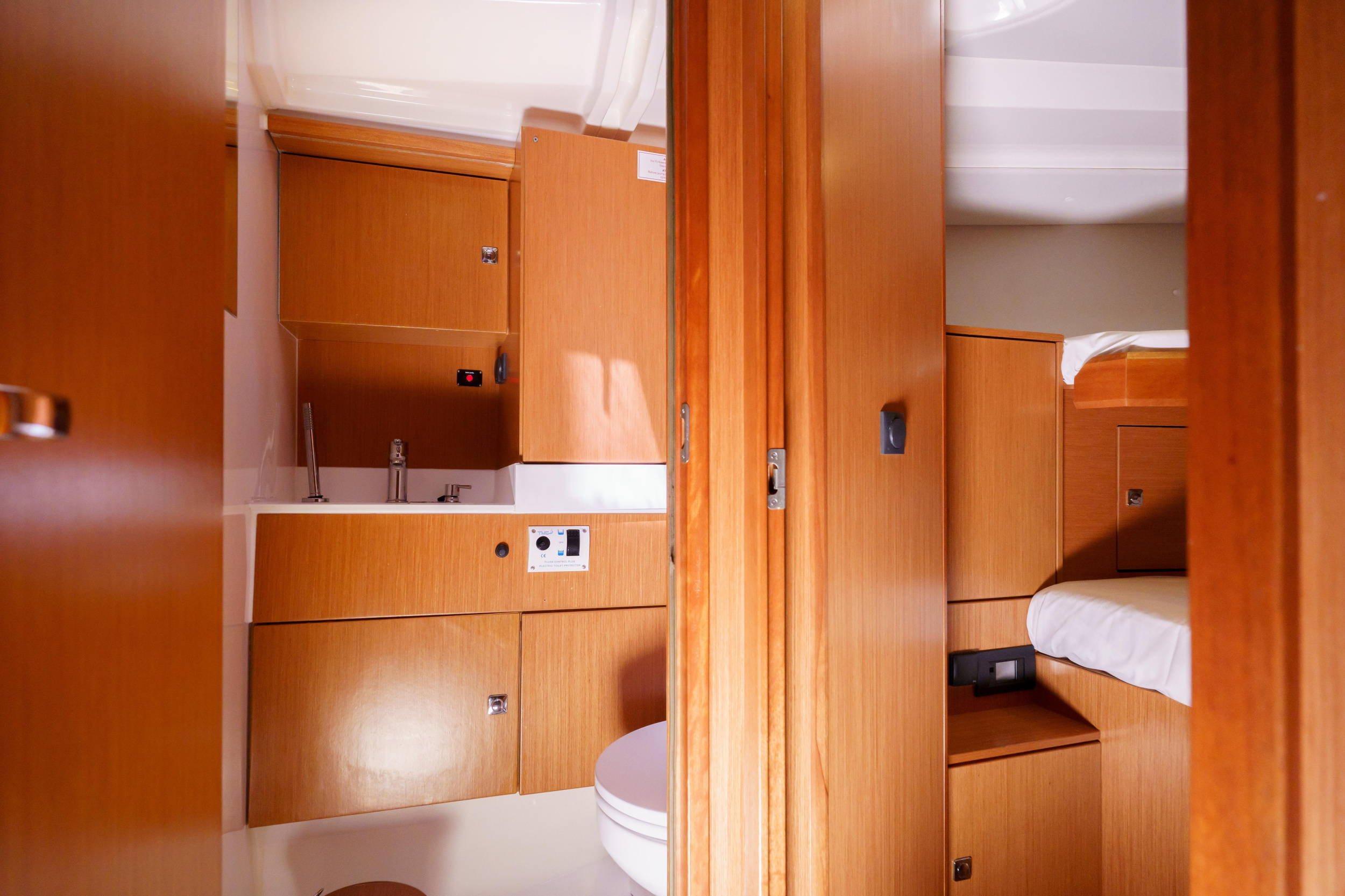 Bavaria C45 — photo 11