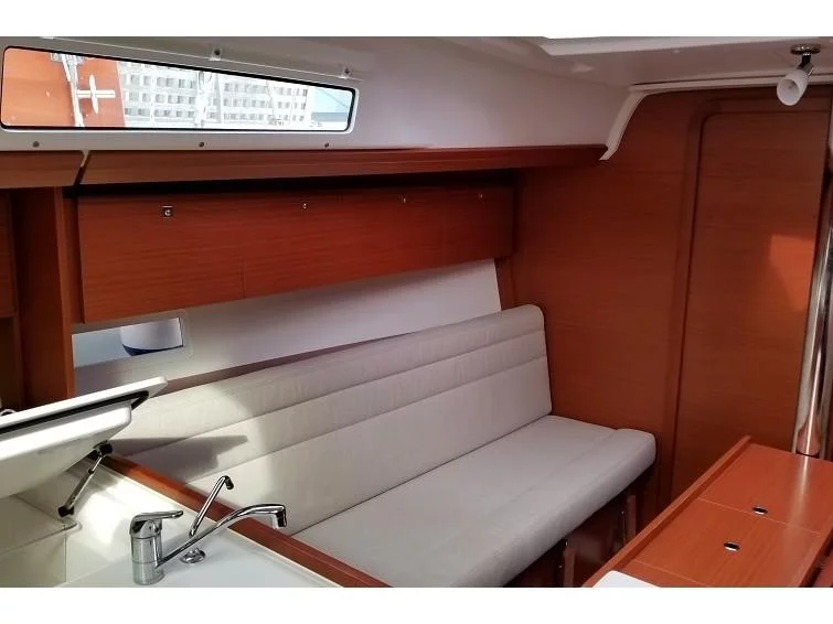 Dufour 350 GL (Friday) Interior image - 8