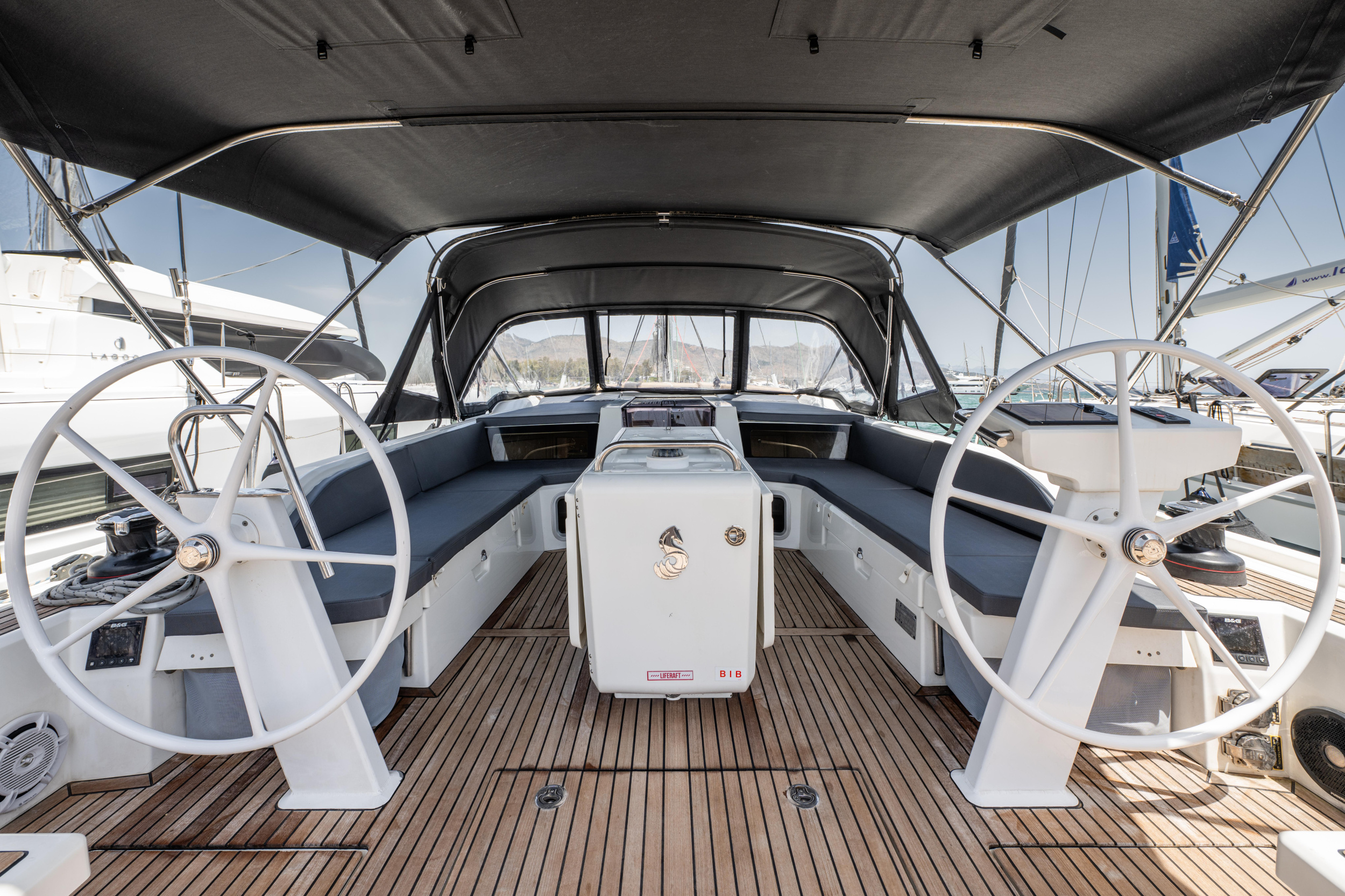 Oceanis 51.1 — photo 28