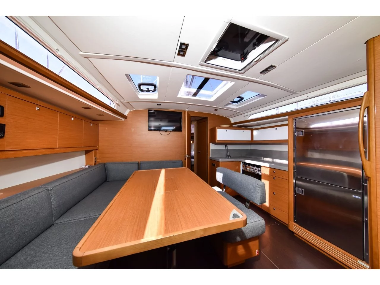 Dufour 470 (La Familia) Interior image - 12