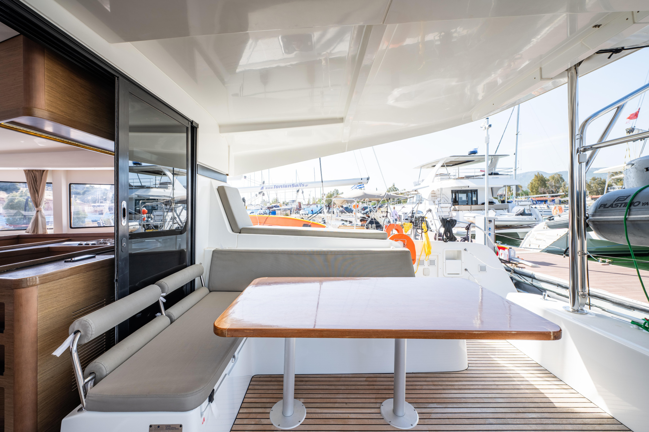 Lagoon 42 — photo 7