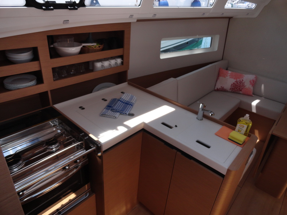 Photo #8 - Sun Odyssey 380 (Maravilha) in Kastela - 7988