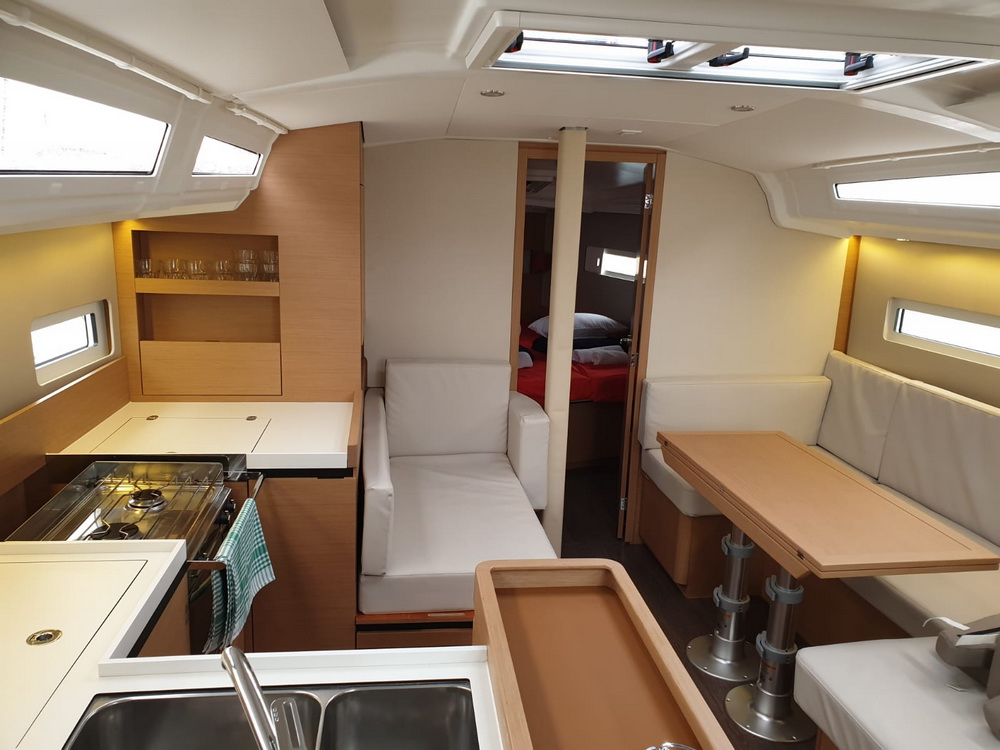 Photo #15 - Sun Odyssey 410 (Jutisa) in Pula - 3734