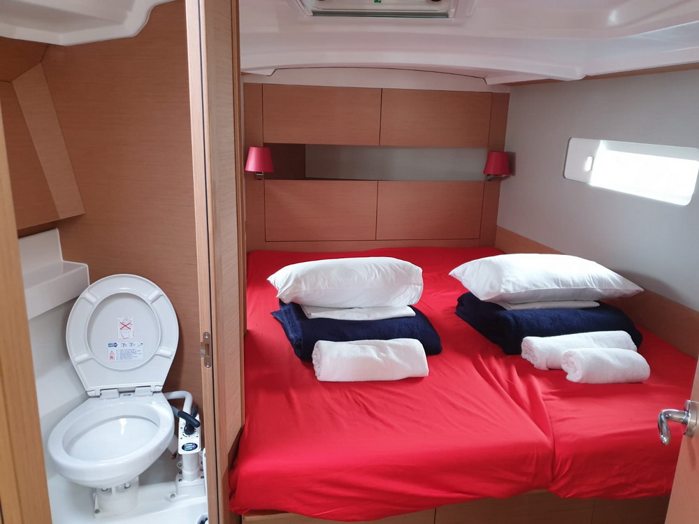 Photo #4 - Sun Odyssey 410 (Jutisa) in Pula - 3734