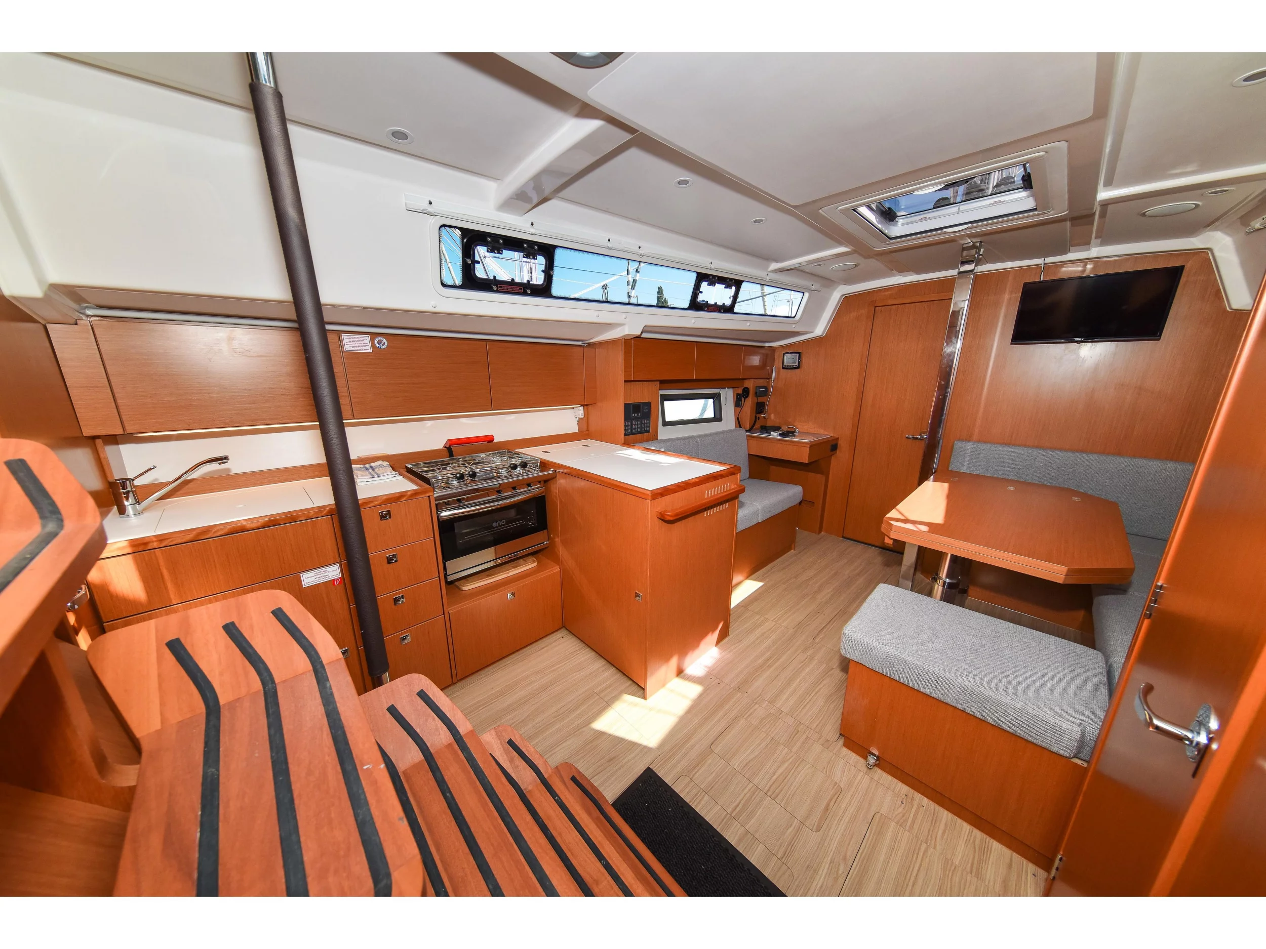 Bavaria C38 (SEA CLOUD) Interior image - 35