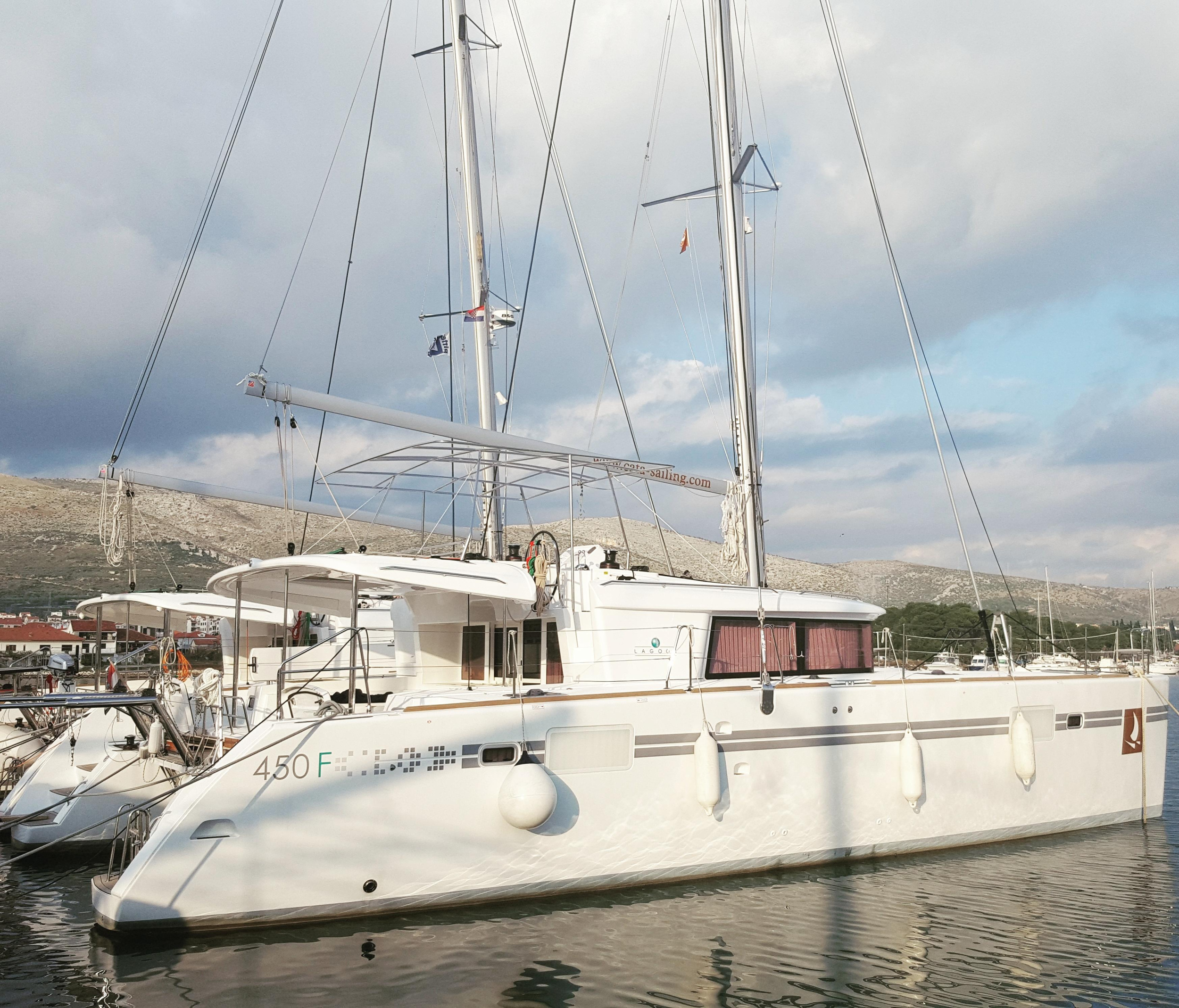 Photo #1 - Lagoon 450 F Luxury (BRIGHT MOON) in Trogir - 6457