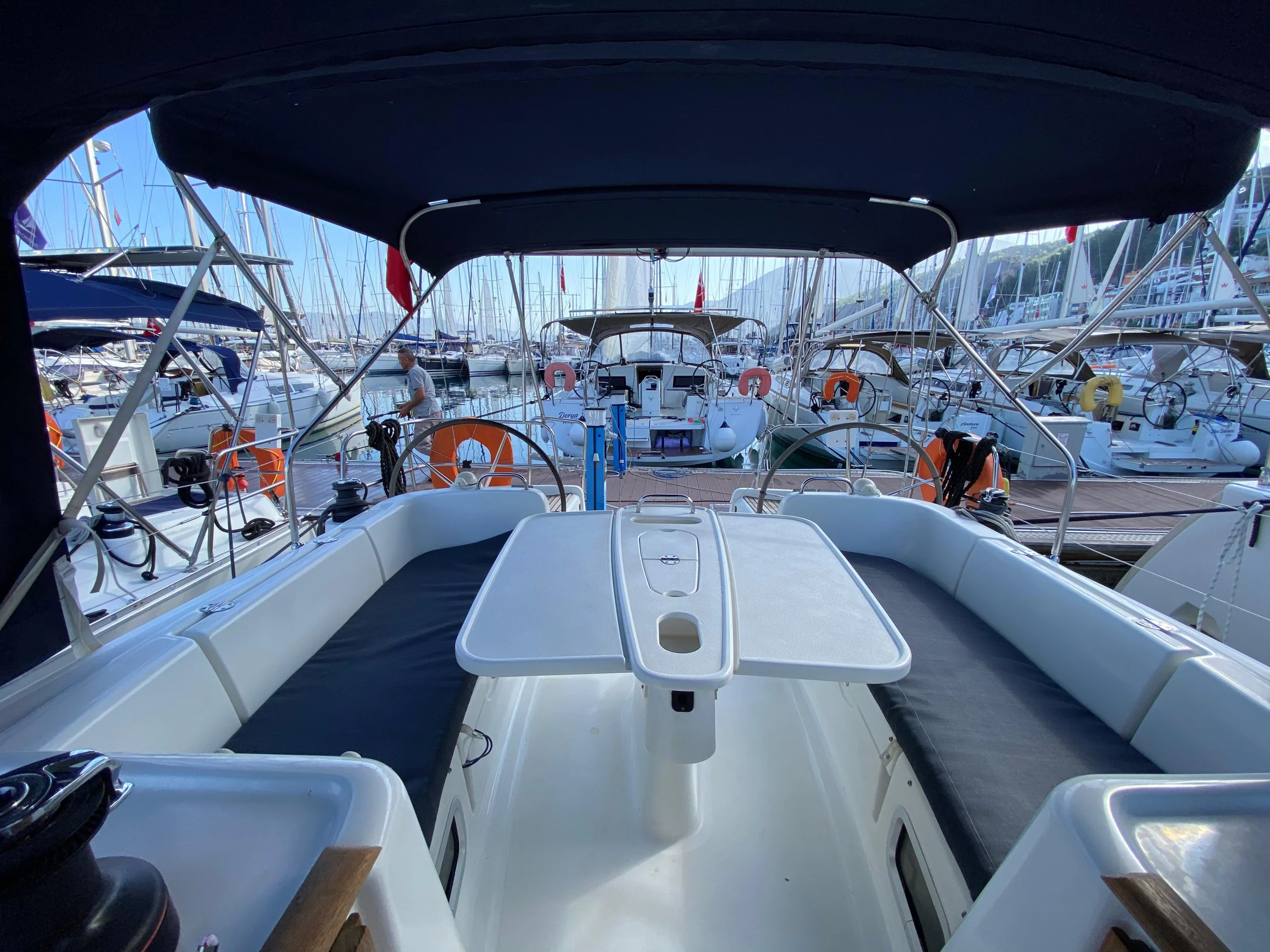 Cyclades 39.3 (Six Pack)  - 12
