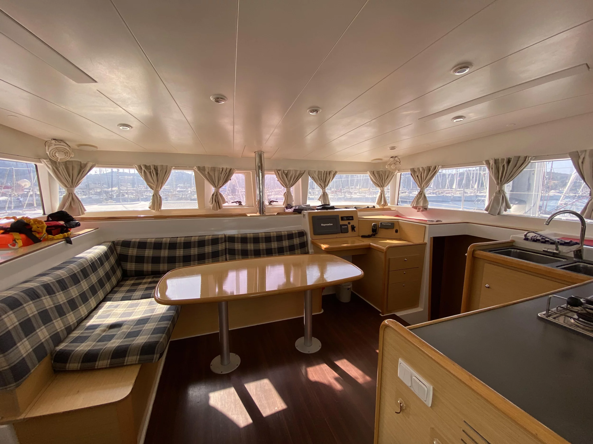 Lagoon 400 (Winnie)  - 17