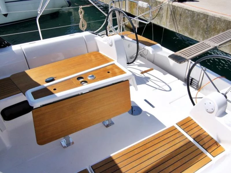 DUFOUR 382 BT (LOUISE)  - 8
