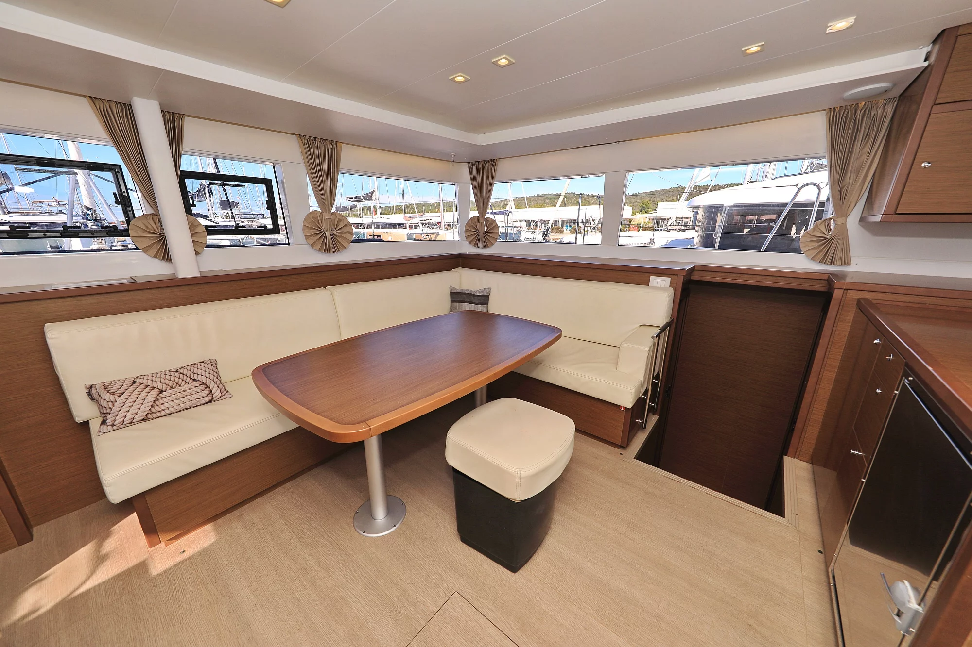 Lagoon 450 F (MUST HAVE)  - 12