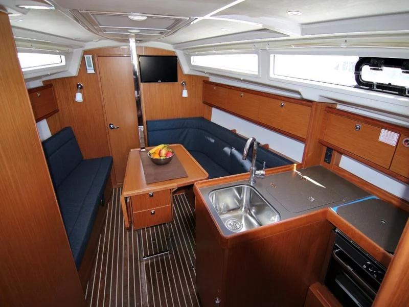 BAVARIA C 34 (VITA) Interior image - 10